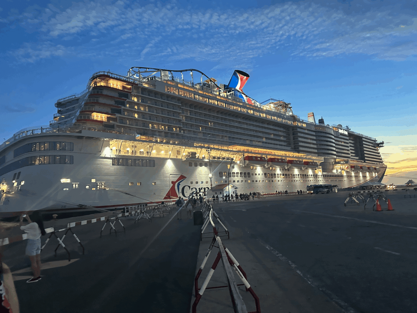 mardi-gras-1920resize Carnival Mardi Gras taken while walking back to the ship from Aruba at night.